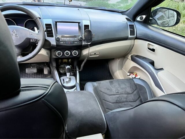 Черный Мицубиси Аутлендер, объемом двигателя 2.4 л и пробегом 220 тыс. км за 10500 $, фото 5 на Automoto.ua