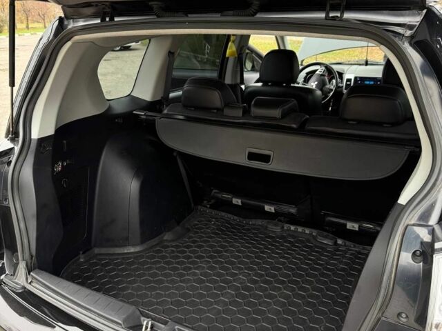 Черный Мицубиси Аутлендер, объемом двигателя 2.2 л и пробегом 253 тыс. км за 12500 $, фото 22 на Automoto.ua