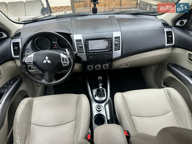 Чорний Міцубісі Аутлендер, об'ємом двигуна 2.2 л та пробігом 216 тис. км за 12000 $, фото 13 на Automoto.ua