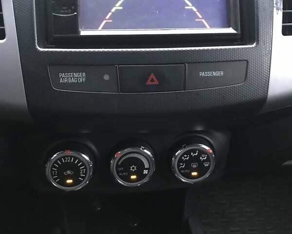 Чорний Міцубісі Аутлендер, об'ємом двигуна 2.18 л та пробігом 295 тис. км за 10900 $, фото 11 на Automoto.ua