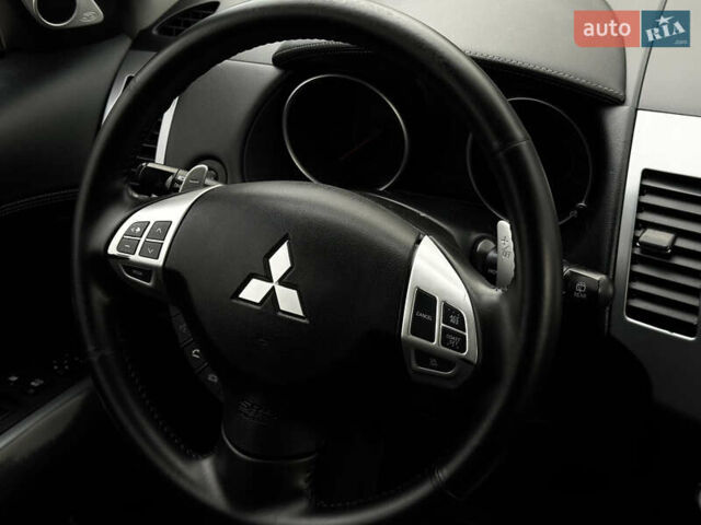 Міцубісі Аутлендер 2011 у Бердичеве на Automoto.ua Чорний Міцубісі Аутлендер, об'ємом двигуна 2.2 л та пробігом 237 тис. км за 11499 $, фото 48 на Automoto.ua