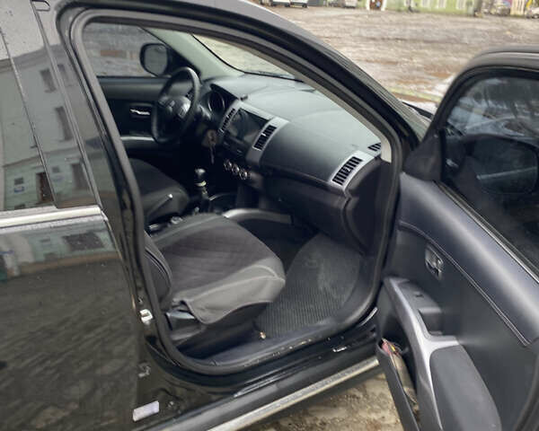 Черный Мицубиси Аутлендер, объемом двигателя 2.27 л и пробегом 233 тыс. км за 10500 $, фото 10 на Automoto.ua