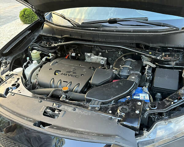 Міцубісі Аутлендер 2011 у Львові на Automoto.ua Чорний Міцубісі Аутлендер, об'ємом двигуна 2.36 л та пробігом 172 тис. км за 11000 $, фото 9 на Automoto.ua