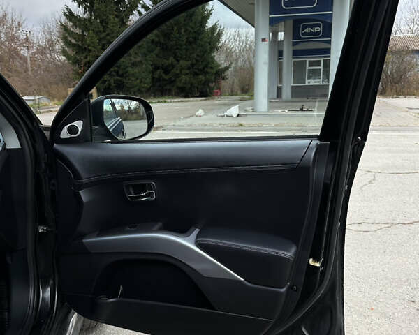 Міцубісі Аутлендер 2011 у Бердичеве на Automoto.ua Чорний Міцубісі Аутлендер, об'ємом двигуна 2.2 л та пробігом 237 тис. км за 11499 $, фото 60 на Automoto.ua