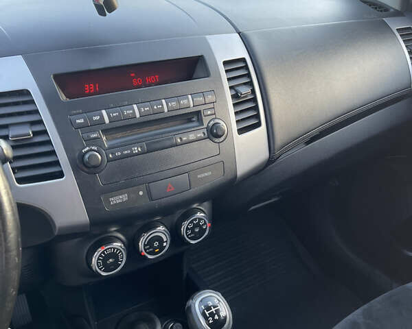 Чорний Міцубісі Аутлендер, об'ємом двигуна 2.4 л та пробігом 93 тис. км за 12500 $, фото 14 на Automoto.ua