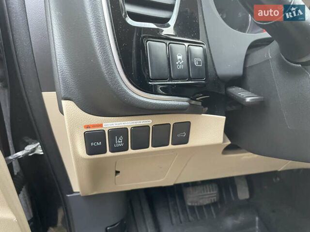 Чорний Міцубісі Аутлендер, об'ємом двигуна 2.27 л та пробігом 203 тис. км за 12600 $, фото 11 на Automoto.ua