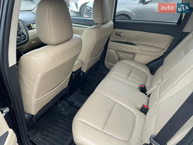 Чорний Міцубісі Аутлендер, об'ємом двигуна 2.27 л та пробігом 203 тис. км за 12600 $, фото 12 на Automoto.ua