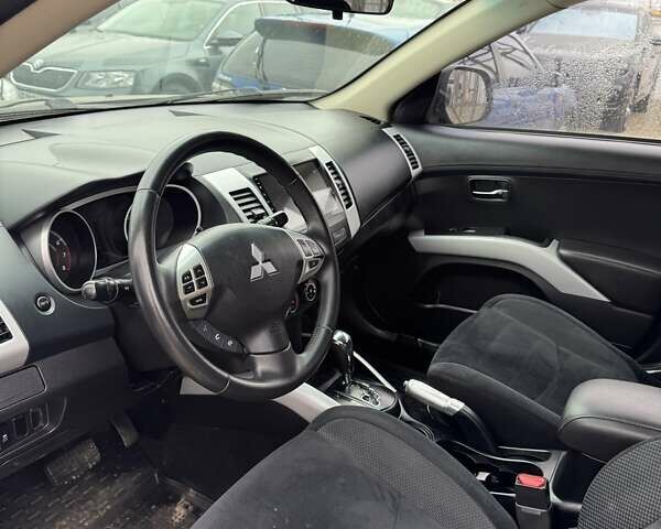 Чорний Міцубісі Аутлендер, об'ємом двигуна 2.36 л та пробігом 210 тис. км за 10500 $, фото 5 на Automoto.ua