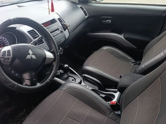 Черный Мицубиси Аутлендер, объемом двигателя 2 л и пробегом 235 тыс. км за 10300 $, фото 5 на Automoto.ua