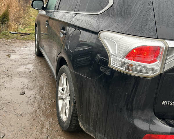 Черный Мицубиси Аутлендер, объемом двигателя 2.27 л и пробегом 202 тыс. км за 13100 $, фото 4 на Automoto.ua