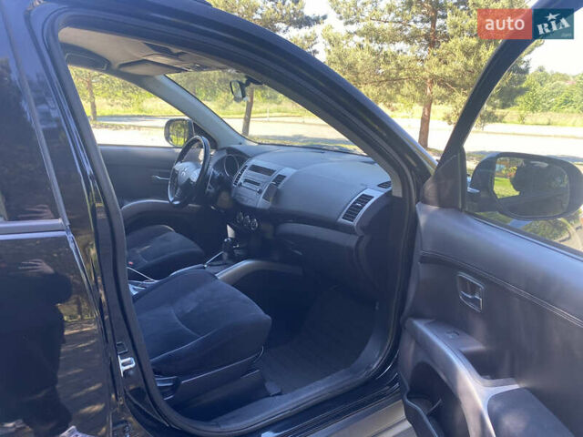 Черный Мицубиси Аутлендер, объемом двигателя 2.36 л и пробегом 155 тыс. км за 9000 $, фото 5 на Automoto.ua