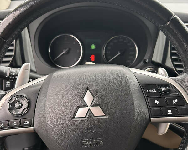 Черный Мицубиси Аутлендер, объемом двигателя 2.27 л и пробегом 202 тыс. км за 13100 $, фото 10 на Automoto.ua