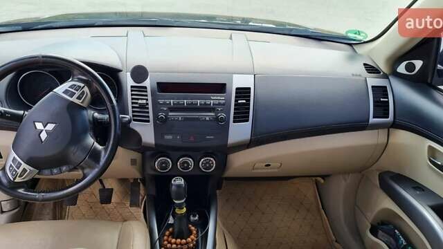 Черный Мицубиси Аутлендер, объемом двигателя 2.27 л и пробегом 195 тыс. км за 10500 $, фото 21 на Automoto.ua