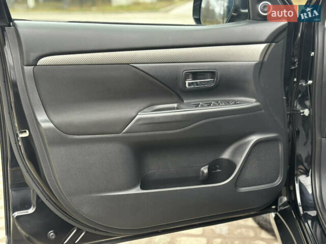 Чорний Міцубісі Аутлендер, об'ємом двигуна 2.2 л та пробігом 176 тис. км за 13500 $, фото 16 на Automoto.ua