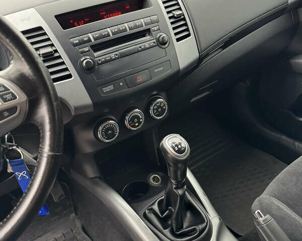 Чорний Міцубісі Аутлендер, об'ємом двигуна 2.36 л та пробігом 96 тис. км за 11700 $, фото 19 на Automoto.ua