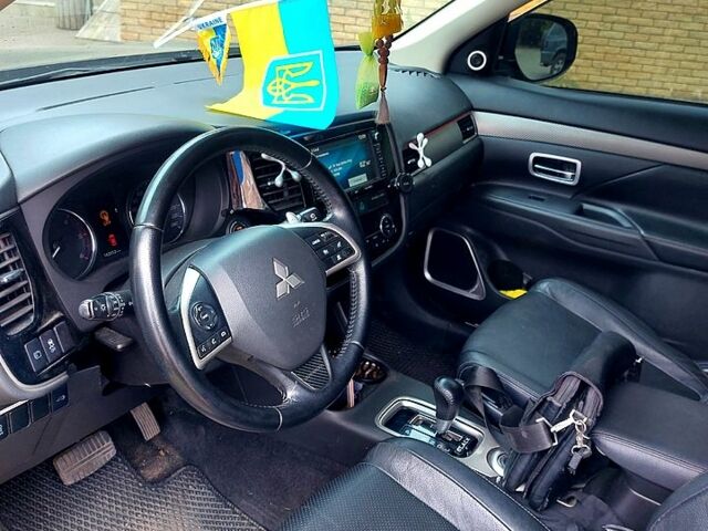 Чорний Міцубісі Аутлендер, об'ємом двигуна 2.3 л та пробігом 140 тис. км за 1750 $, фото 4 на Automoto.ua