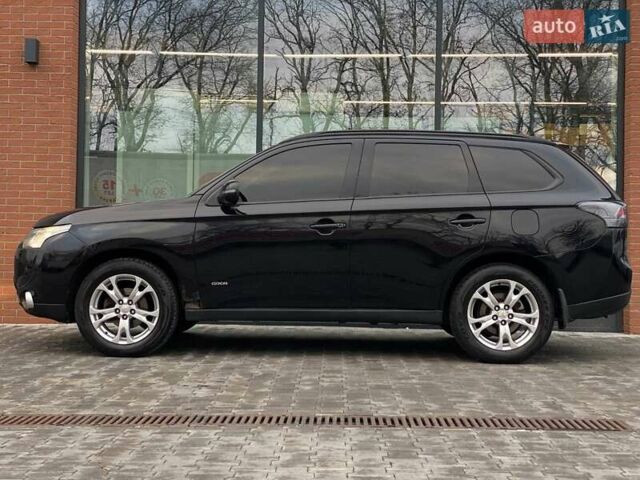 Черный Мицубиси Аутлендер, объемом двигателя 2.36 л и пробегом 212 тыс. км за 12990 $, фото 4 на Automoto.ua