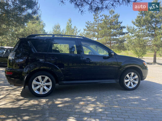 Черный Мицубиси Аутлендер, объемом двигателя 2.36 л и пробегом 155 тыс. км за 9000 $, фото 1 на Automoto.ua