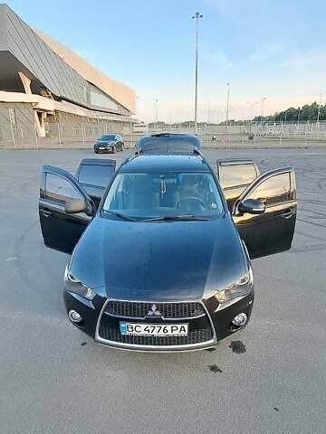 Черный Мицубиси Аутлендер, объемом двигателя 2.36 л и пробегом 285 тыс. км за 11300 $, фото 1 на Automoto.ua