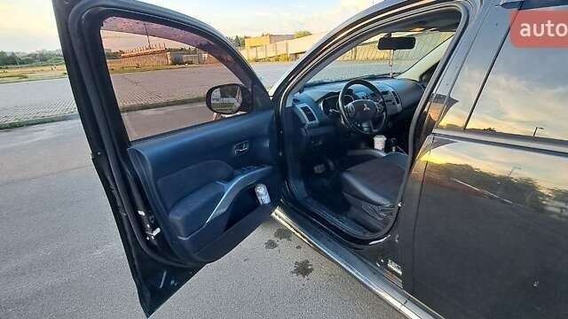 Черный Мицубиси Аутлендер, объемом двигателя 2.36 л и пробегом 285 тыс. км за 11300 $, фото 11 на Automoto.ua