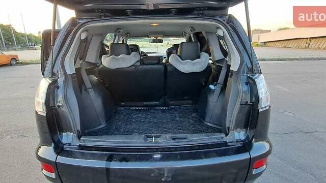 Черный Мицубиси Аутлендер, объемом двигателя 2.36 л и пробегом 285 тыс. км за 11300 $, фото 3 на Automoto.ua