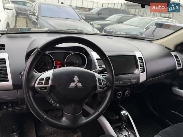 Чорний Міцубісі Аутлендер, об'ємом двигуна 2.36 л та пробігом 210 тис. км за 10500 $, фото 6 на Automoto.ua