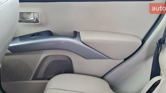 Черный Мицубиси Аутлендер, объемом двигателя 2.27 л и пробегом 195 тыс. км за 10500 $, фото 22 на Automoto.ua