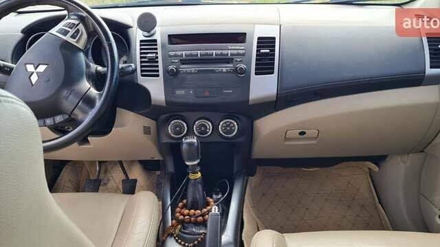 Черный Мицубиси Аутлендер, объемом двигателя 2.27 л и пробегом 195 тыс. км за 10500 $, фото 18 на Automoto.ua