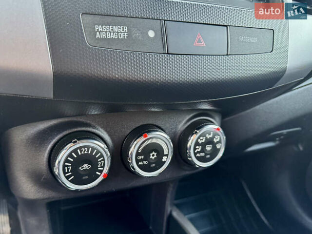 Мицубиси Аутлендер 2012 в Полтаве на Automoto.ua Черный Мицубиси Аутлендер, объемом двигателя 2.3 л и пробегом 194 тыс. км за 11450 $, фото 21 на Automoto.ua