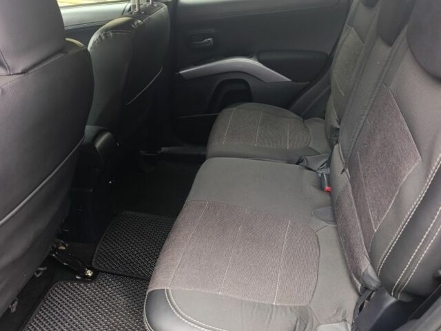 Черный Мицубиси Аутлендер, объемом двигателя 2 л и пробегом 235 тыс. км за 10300 $, фото 4 на Automoto.ua