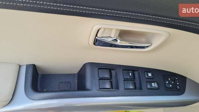 Черный Мицубиси Аутлендер, объемом двигателя 2.27 л и пробегом 195 тыс. км за 10500 $, фото 2 на Automoto.ua