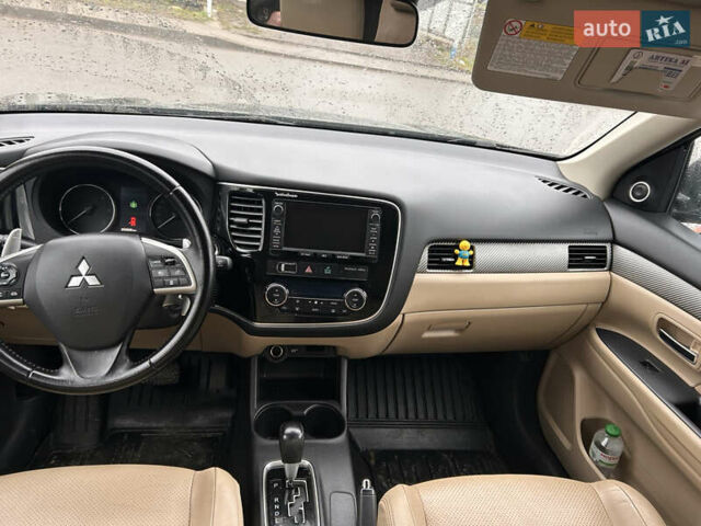 Черный Мицубиси Аутлендер, объемом двигателя 2.27 л и пробегом 202 тыс. км за 13100 $, фото 7 на Automoto.ua