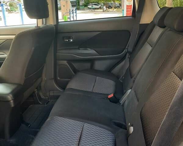 Черный Мицубиси Аутлендер, объемом двигателя 2.27 л и пробегом 256 тыс. км за 13600 $, фото 13 на Automoto.ua