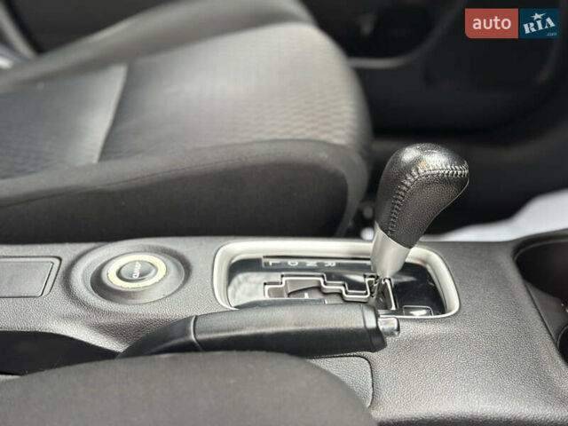 Чорний Міцубісі Аутлендер, об'ємом двигуна 2.2 л та пробігом 176 тис. км за 13500 $, фото 32 на Automoto.ua