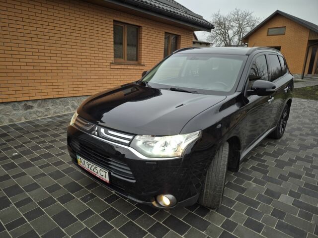 Черный Мицубиси Аутлендер, объемом двигателя 2.4 л и пробегом 211 тыс. км за 12590 $, фото 1 на Automoto.ua