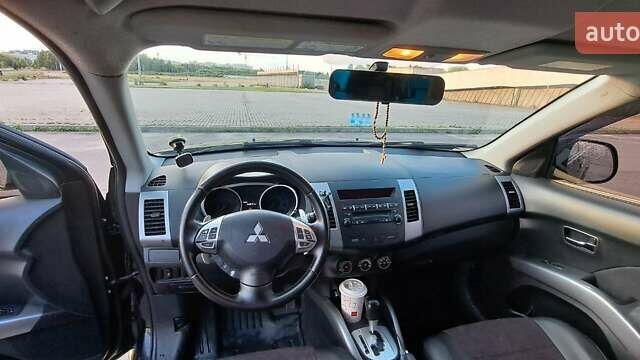 Черный Мицубиси Аутлендер, объемом двигателя 2.36 л и пробегом 285 тыс. км за 11300 $, фото 13 на Automoto.ua