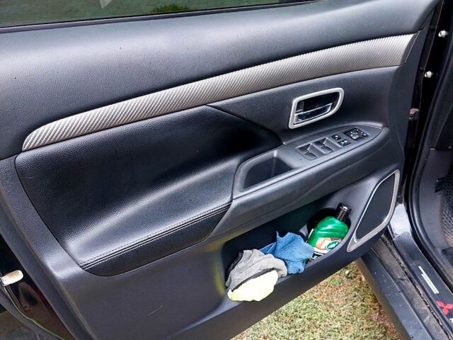 Чорний Міцубісі Аутлендер, об'ємом двигуна 2.3 л та пробігом 140 тис. км за 1750 $, фото 5 на Automoto.ua