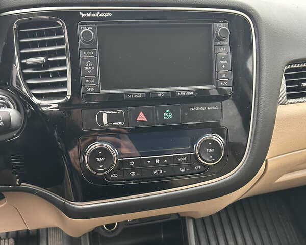 Черный Мицубиси Аутлендер, объемом двигателя 2.27 л и пробегом 202 тыс. км за 13100 $, фото 8 на Automoto.ua