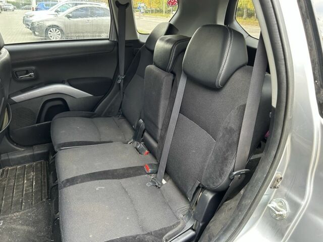 Черный Мицубиси Аутлендер, объемом двигателя 2 л и пробегом 250 тыс. км за 4850 $, фото 9 на Automoto.ua