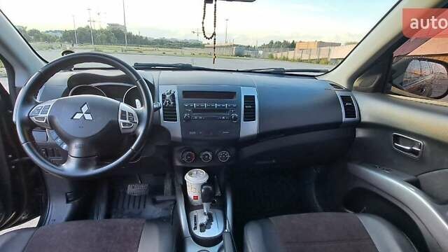 Черный Мицубиси Аутлендер, объемом двигателя 2.36 л и пробегом 285 тыс. км за 11300 $, фото 17 на Automoto.ua