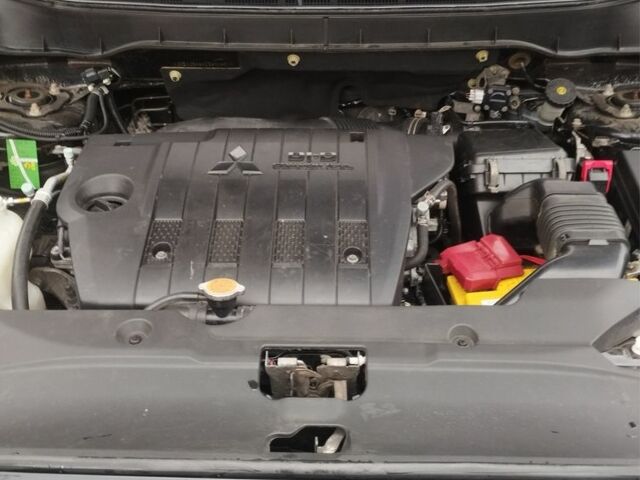 Міцубісі Аутлендер 2012 у Костополе на Automoto.ua Чорний Міцубісі Аутлендер, об'ємом двигуна 1.8 л та пробігом 248 тис. км за 10500 $, фото 9 на Automoto.ua