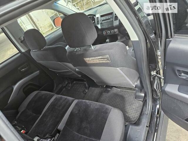 Чорний Міцубісі Аутлендер, об'ємом двигуна 2.36 л та пробігом 164 тис. км за 10800 $, фото 8 на Automoto.ua