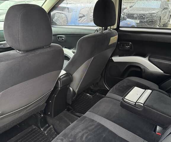 Чорний Міцубісі Аутлендер, об'ємом двигуна 2.36 л та пробігом 210 тис. км за 10500 $, фото 8 на Automoto.ua