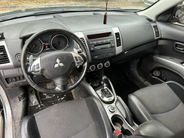 Черный Мицубиси Аутлендер, объемом двигателя 2 л и пробегом 250 тыс. км за 4850 $, фото 10 на Automoto.ua