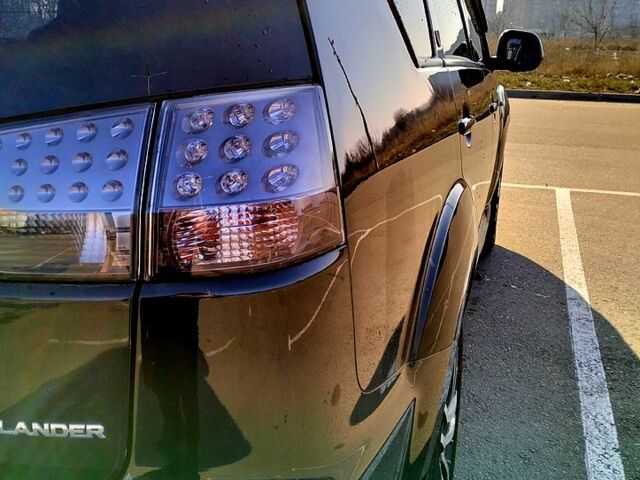 Черный Мицубиси Аутлендер, объемом двигателя 2.4 л и пробегом 140 тыс. км за 10500 $, фото 3 на Automoto.ua