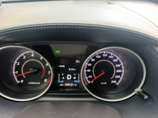 Черный Мицубиси Аутлендер, объемом двигателя 2 л и пробегом 235 тыс. км за 10300 $, фото 2 на Automoto.ua