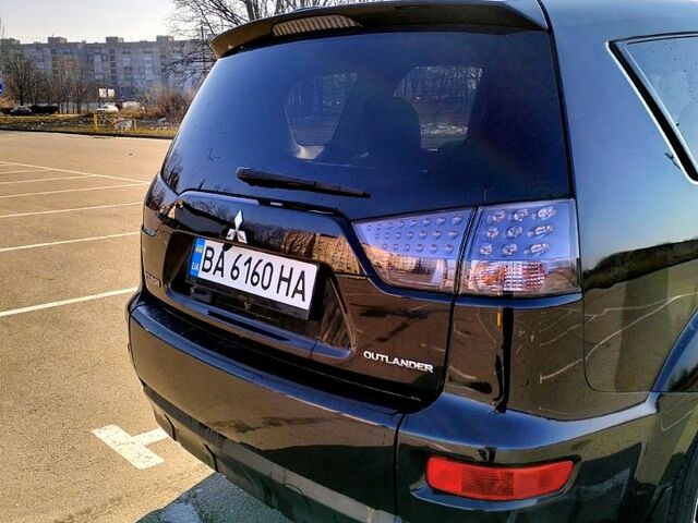 Черный Мицубиси Аутлендер, объемом двигателя 2.4 л и пробегом 140 тыс. км за 10500 $, фото 2 на Automoto.ua