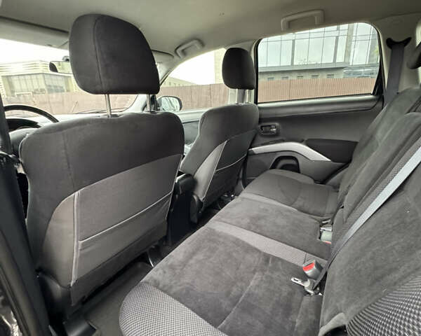 Чорний Міцубісі Аутлендер, об'ємом двигуна 2.36 л та пробігом 96 тис. км за 11700 $, фото 24 на Automoto.ua