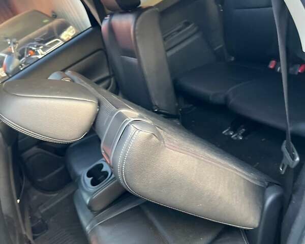 Черный Мицубиси Аутлендер, объемом двигателя 2.36 л и пробегом 226 тыс. км за 12499 $, фото 5 на Automoto.ua