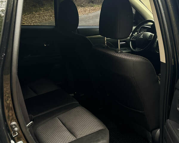 Міцубісі Аутлендер 2013 у Броварах на Automoto.ua Чорний Міцубісі Аутлендер, об'ємом двигуна 2.36 л та пробігом 168 тис. км за 11700 $, фото 17 на Automoto.ua